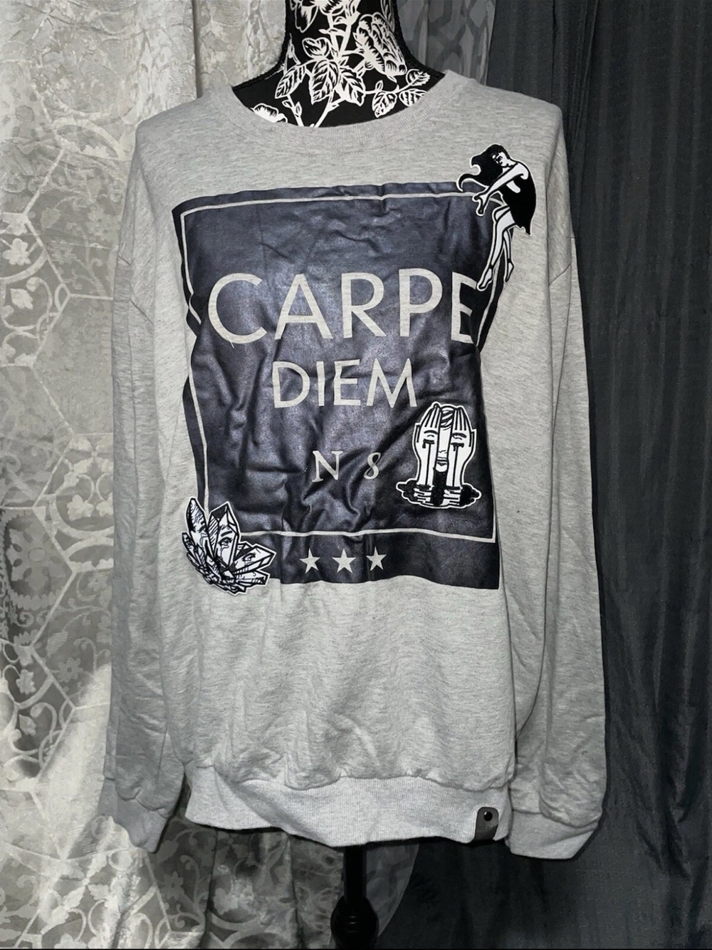 Embroidered Gray 'Carpe Diem' Graphic Sweatshirt size xxl